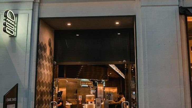 The 10 Chain Restaurants Considered Most Overpriced in the U.S.