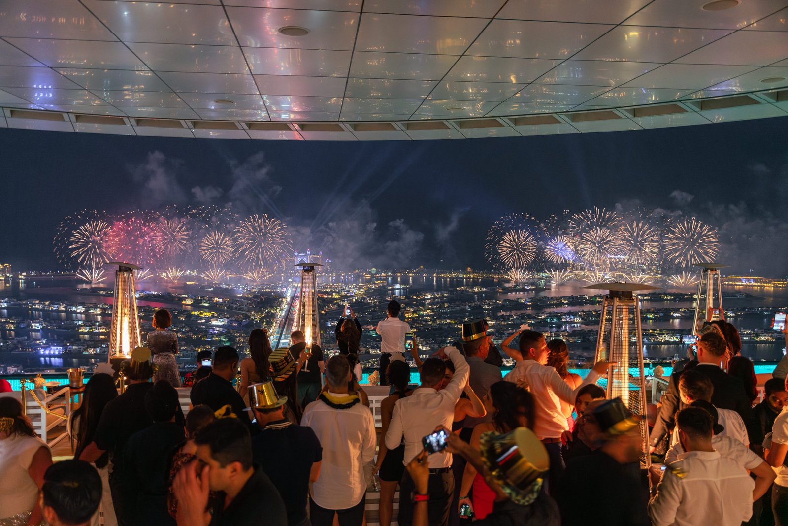 Look forward to an extravagant festive celebration at AURA Skypool